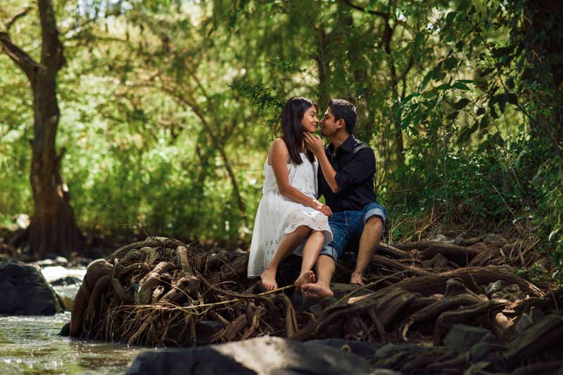 paseos-en-pareja-bosque-rio-asturias-romantico