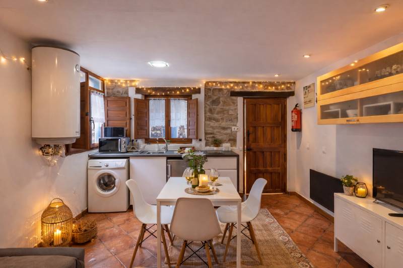 casa-rural-chimenea-cocina
