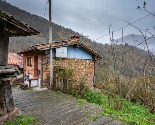 escapada romantica jacuzzi privado cabaña asturias con barbacoa que admite mascotas